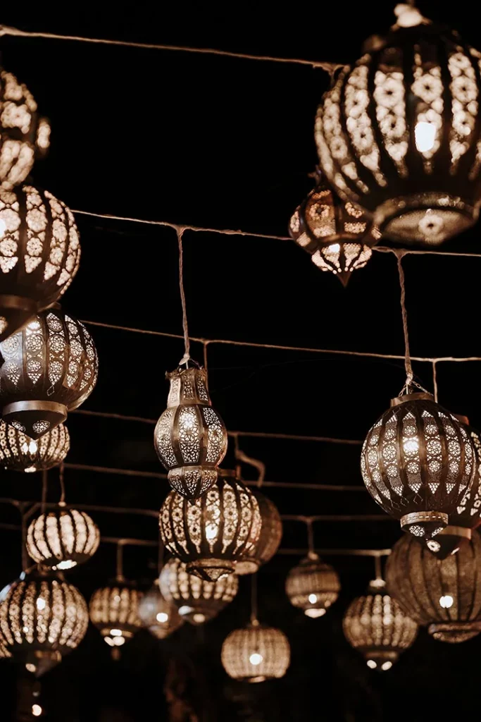 Elegant lantern decor wedding